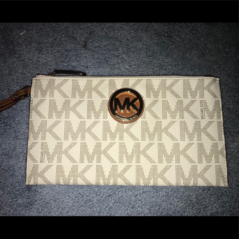 Micheal Kors large wristlet